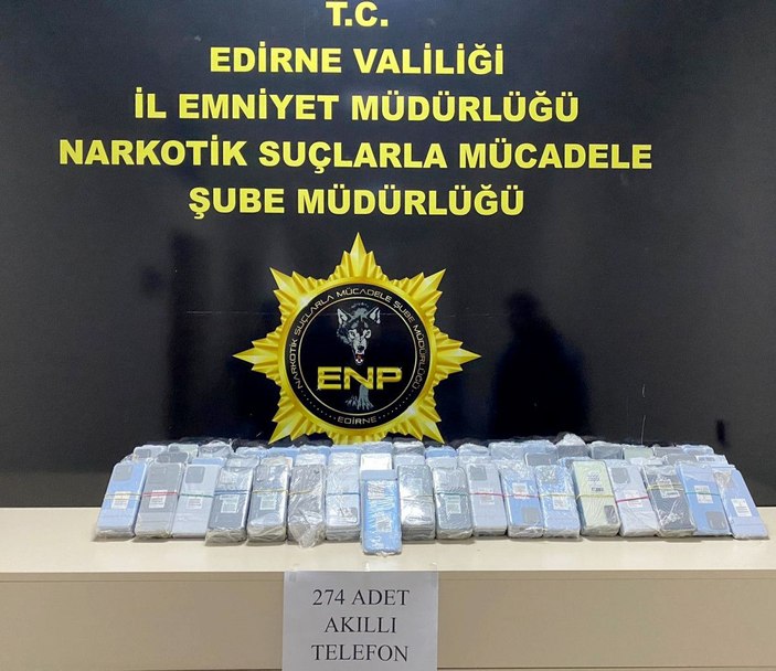 Edirne'de, Bulgar plakalı araçta 274 kaçak cep telefonu ele geçirildi -1