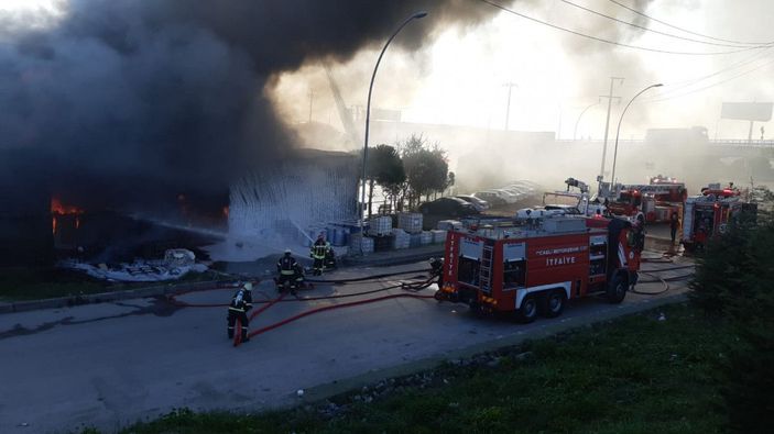 d Kocaeli'de plastik imalathanesinde yangın (1) -9