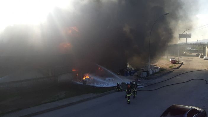 d Kocaeli'de plastik imalathanesinde yangın (1) -4