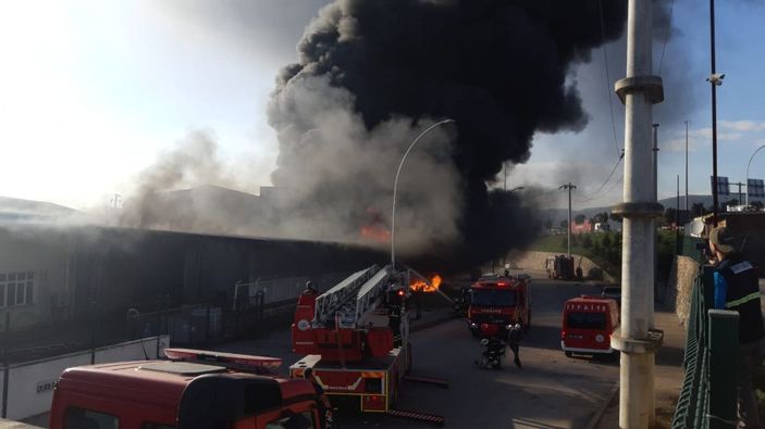 d Kocaeli'de plastik imalathanesinde yangın (1) -7