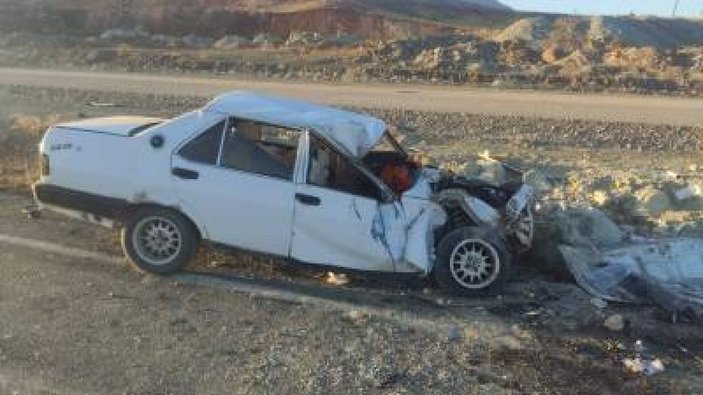 Ehliyetsiz ve alkollü sürücü otomobiliyle kayalara çarptı: 7 yaralı -1