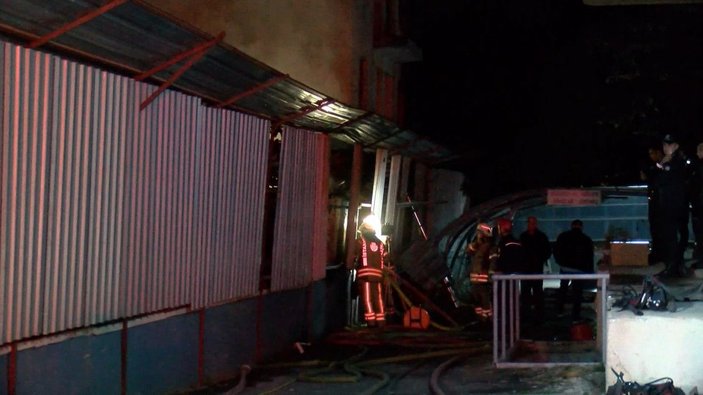 Kadıköy'de metruk 3 gecekonduda yangın çıktı  -4