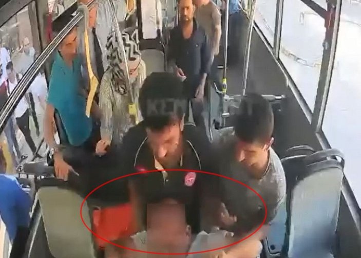 Mardin'de otobüste fenalaşan yolcuyu şoför hastaneye yetiştirdi -5