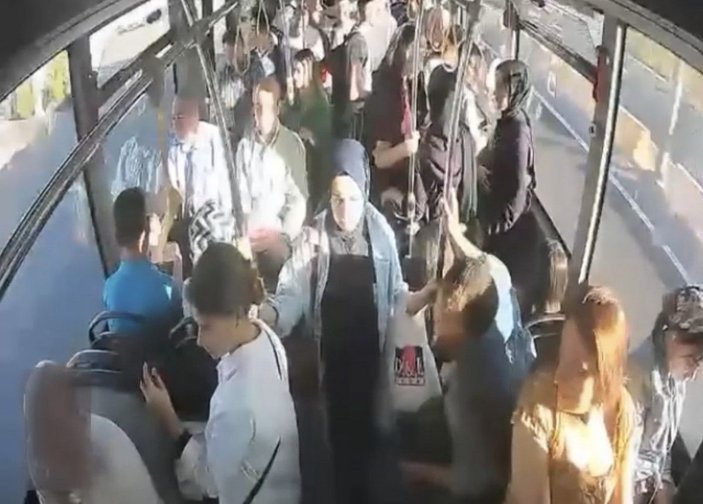 Mardin'de otobüste fenalaşan yolcuyu şoför hastaneye yetiştirdi -1