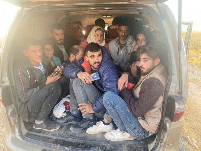 Şanlıurfa'da, 18 düzensiz göçmen yakalandı -1