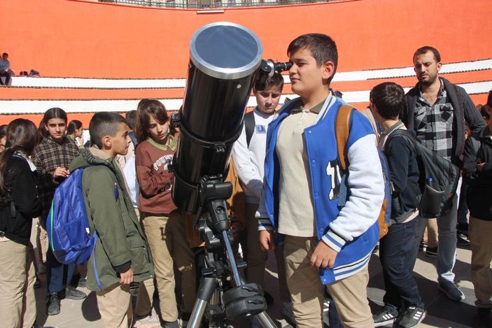 Şırnaklı öğrenciler teleskopla parçalı güneş tutulmasını izledi -8