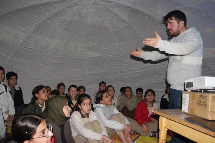 Şırnaklı öğrenciler teleskopla parçalı güneş tutulmasını izledi -6