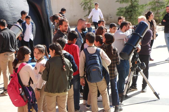 Şırnaklı öğrenciler teleskopla parçalı güneş tutulmasını izledi -10