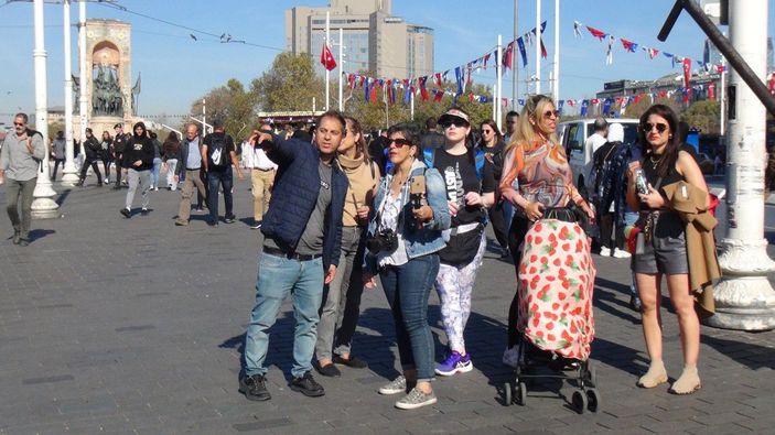 Taksim Meydanı ve Çamlıca Tepesinden güneş tutulmasını izlediler -4