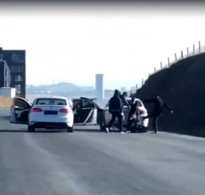 d Trafikte avukatı tekme tokat dövdüler -4