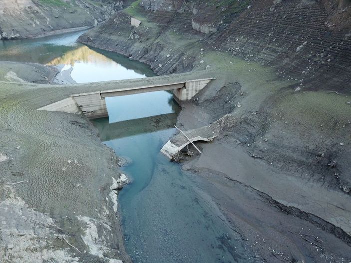 d Yuvacık Barajı'nda su seviyesi yüzde 28'e düştü -9