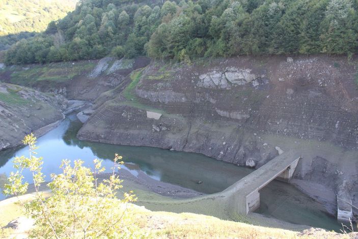 d Yuvacık Barajı'nda su seviyesi yüzde 28'e düştü -3