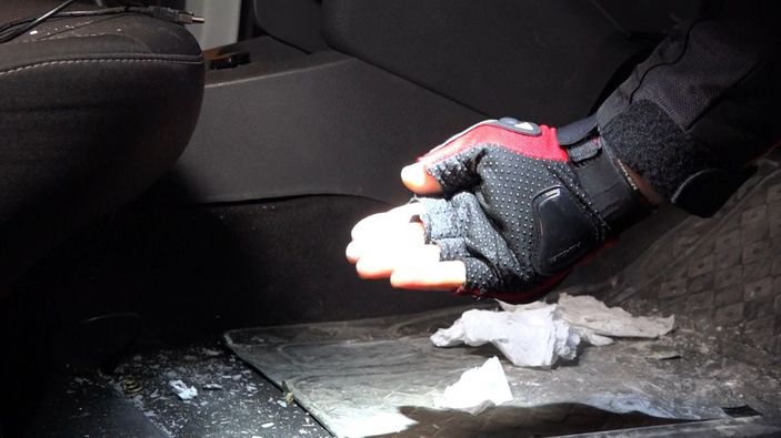 5 kilometre takip edilen şüpheliler uyuşturucuyu yola saçıp, imha etmeye çalıştı -4