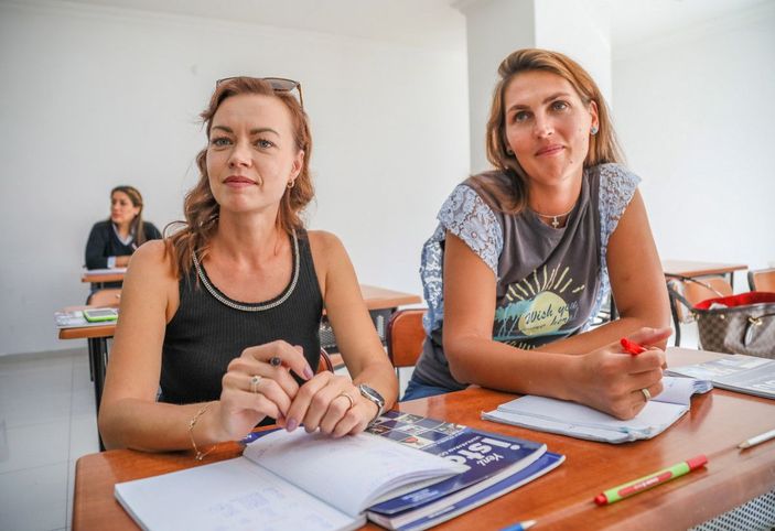 Ruslar ile Ukraynalılar aynı sınıfta Türkçe öğreniyor -7