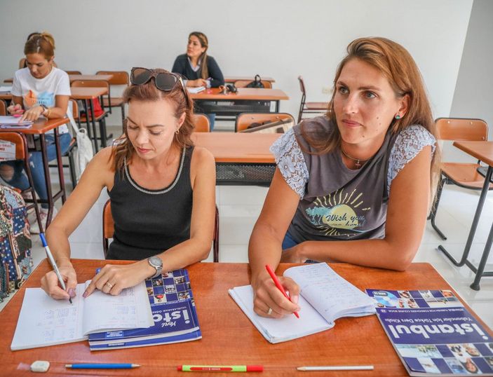 Ruslar ile Ukraynalılar aynı sınıfta Türkçe öğreniyor -4