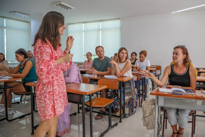 Ruslar ile Ukraynalılar aynı sınıfta Türkçe öğreniyor -3