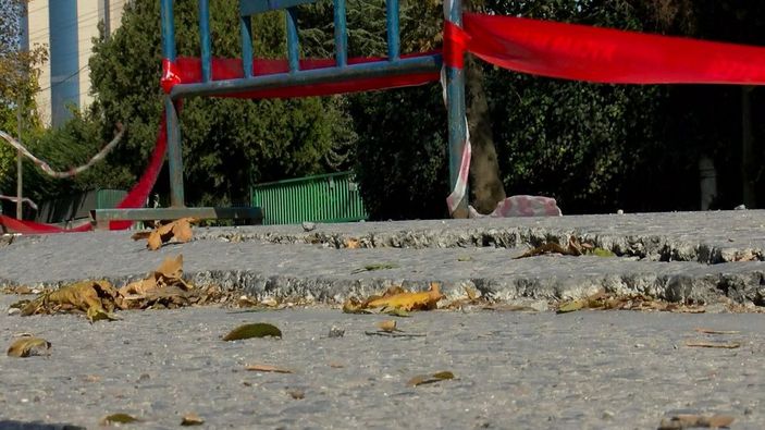 Avcılar'da korkutan çatlaklar -1