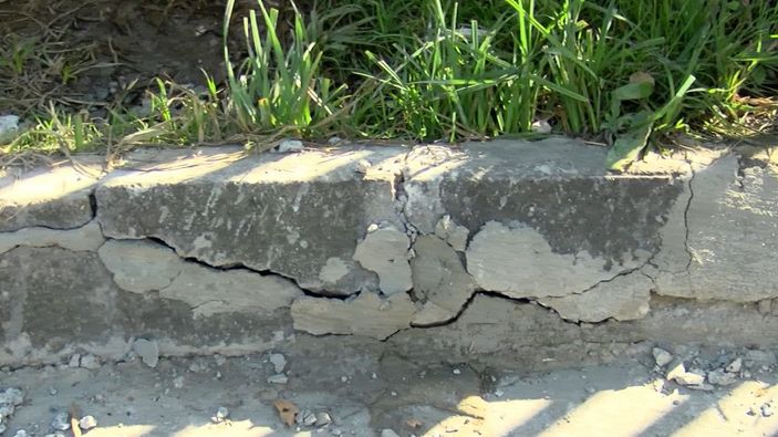 Avcılar'da korkutan çatlaklar -4