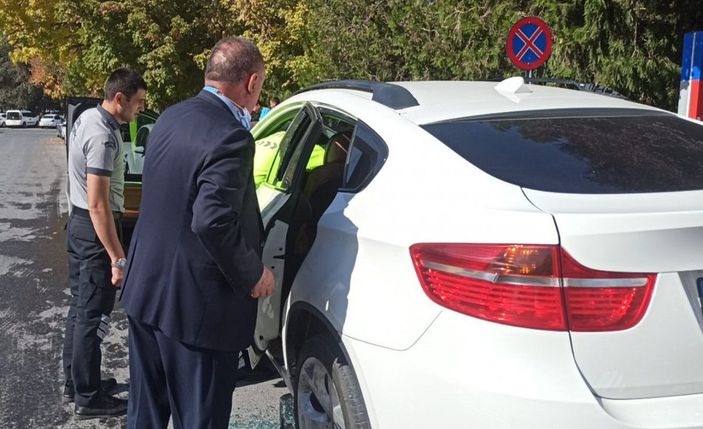 d Direksiyonda epilepsi nöbeti geçiren sürücü, cipiyle 2 araca çarptı -3