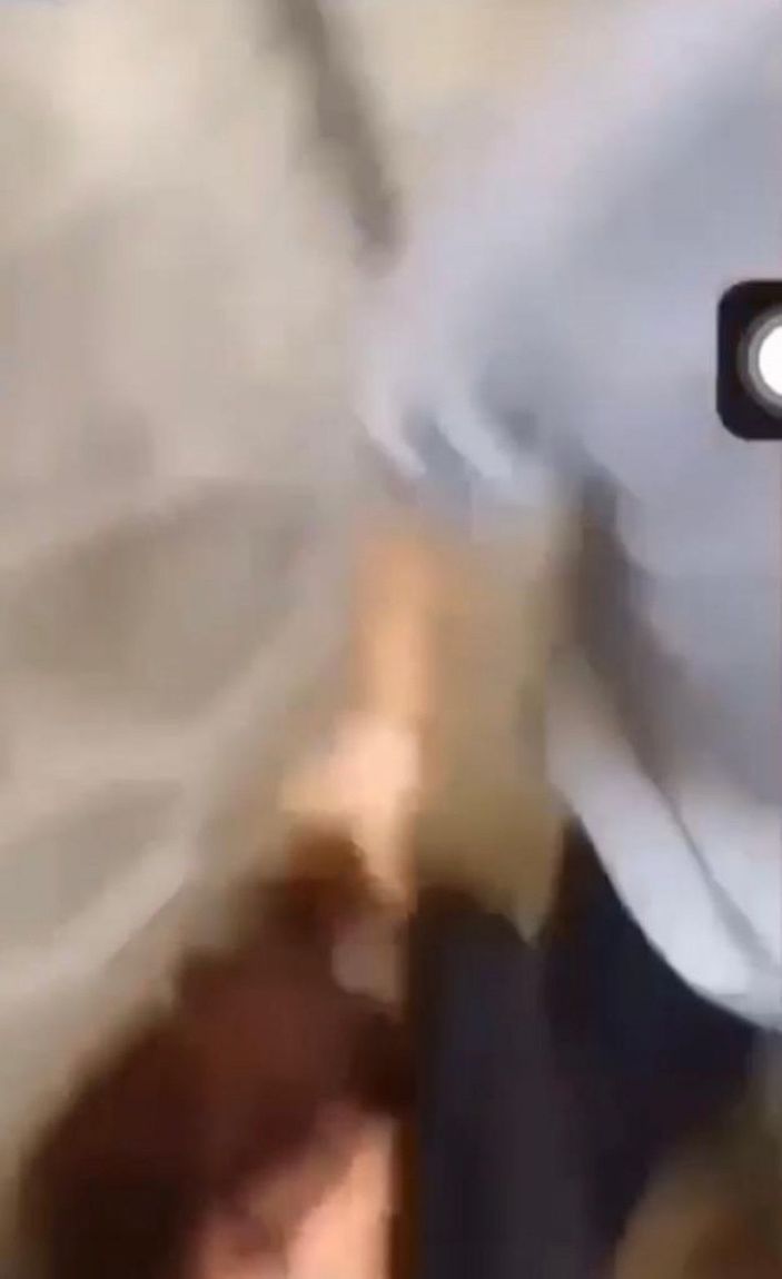 Genç kızlar, akranlarını döverken çektikleri görüntüyü sosyal medyada paylaştı -2