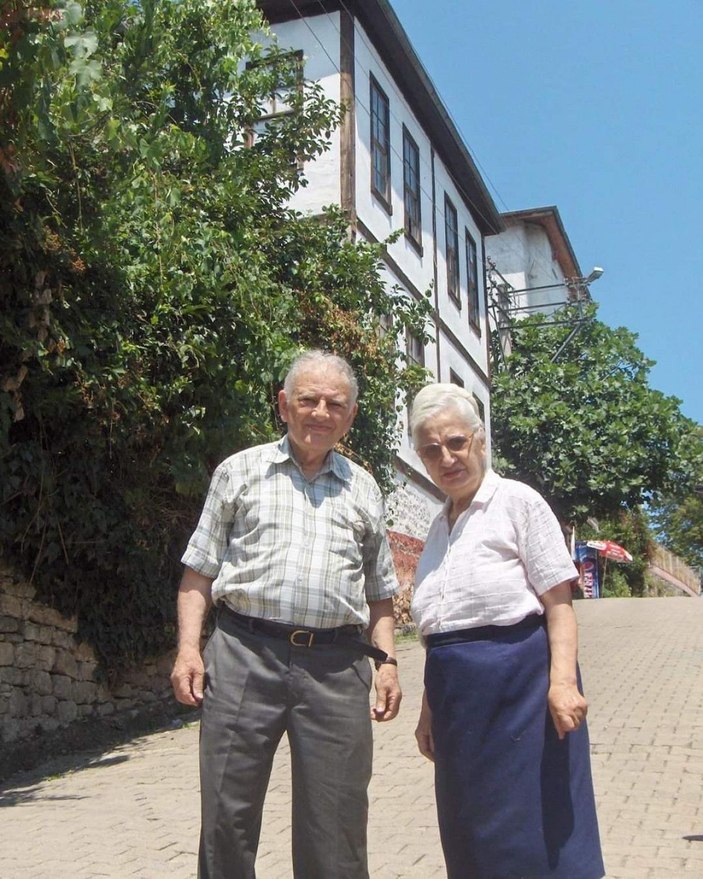 Doktor ve eczacı kardeşler, 1 gün arayla vefat etti -1