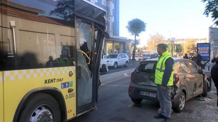 Kadıköy'de İETT otobüsü müzenin duvarına çarptı -2