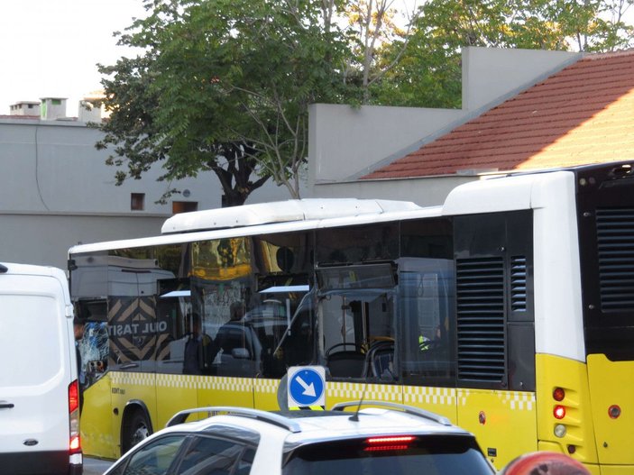 Kadıköy'de İETT otobüsü müzenin duvarına çarptı -4