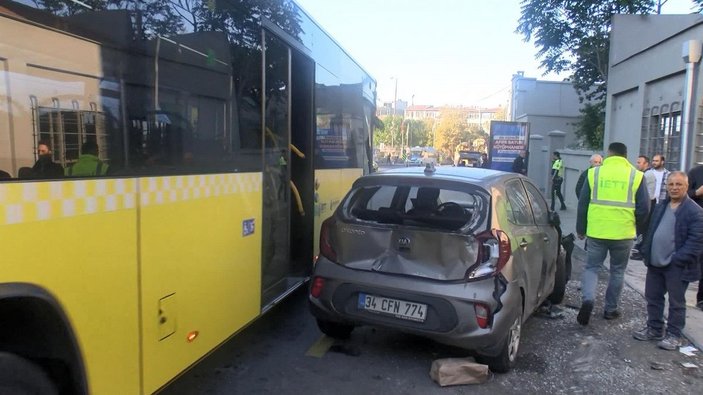 Kadıköy'de İETT otobüsü müzenin duvarına çarptı -3