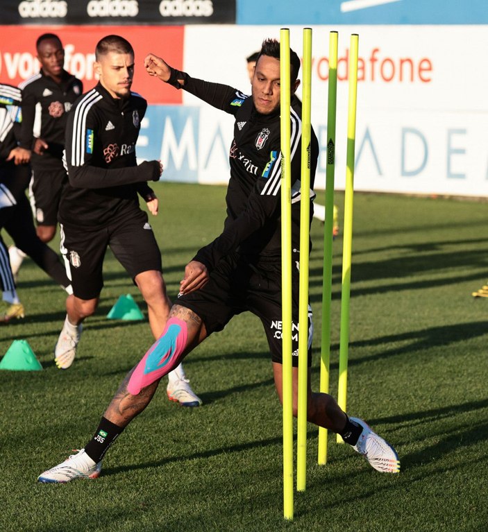 Şenol Güneş, Beşiktaş ile ilk antrenmanına çıktı -9