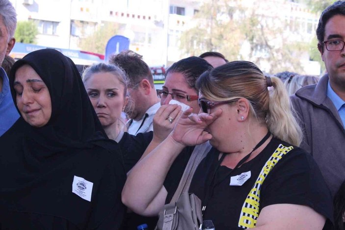 İzmir depreminde hayatlarını kaybedenler gözyaşları ile anıldı -2