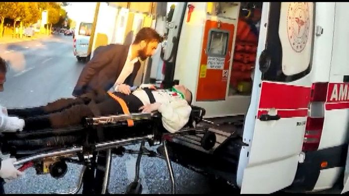 Yolun karşısına koşarak geçmeye çalışan yayalara otomobil çarptı -10