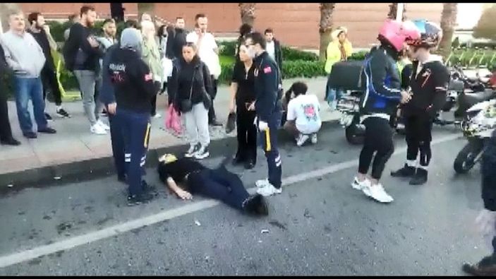 Yolun karşısına koşarak geçmeye çalışan yayalara otomobil çarptı -7