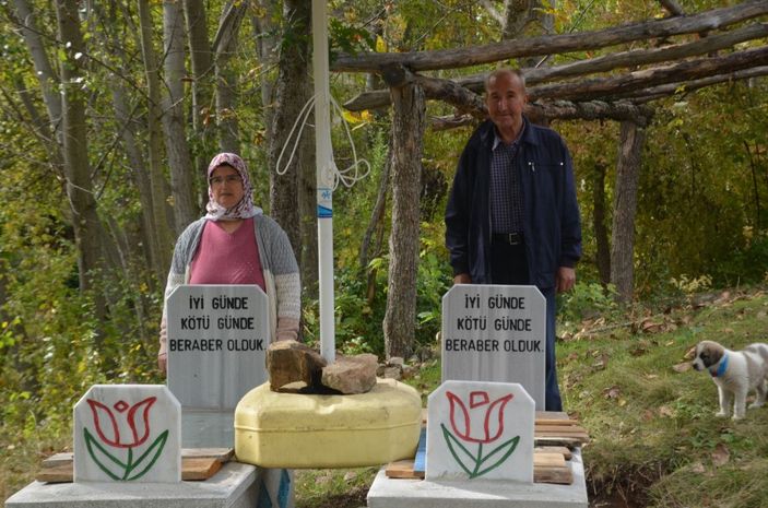 Çocuğu olmayan çift ölmeden önce kendi mezarlarını yaptırdı -3