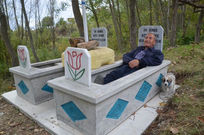 Çocuğu olmayan çift ölmeden önce kendi mezarlarını yaptırdı -7