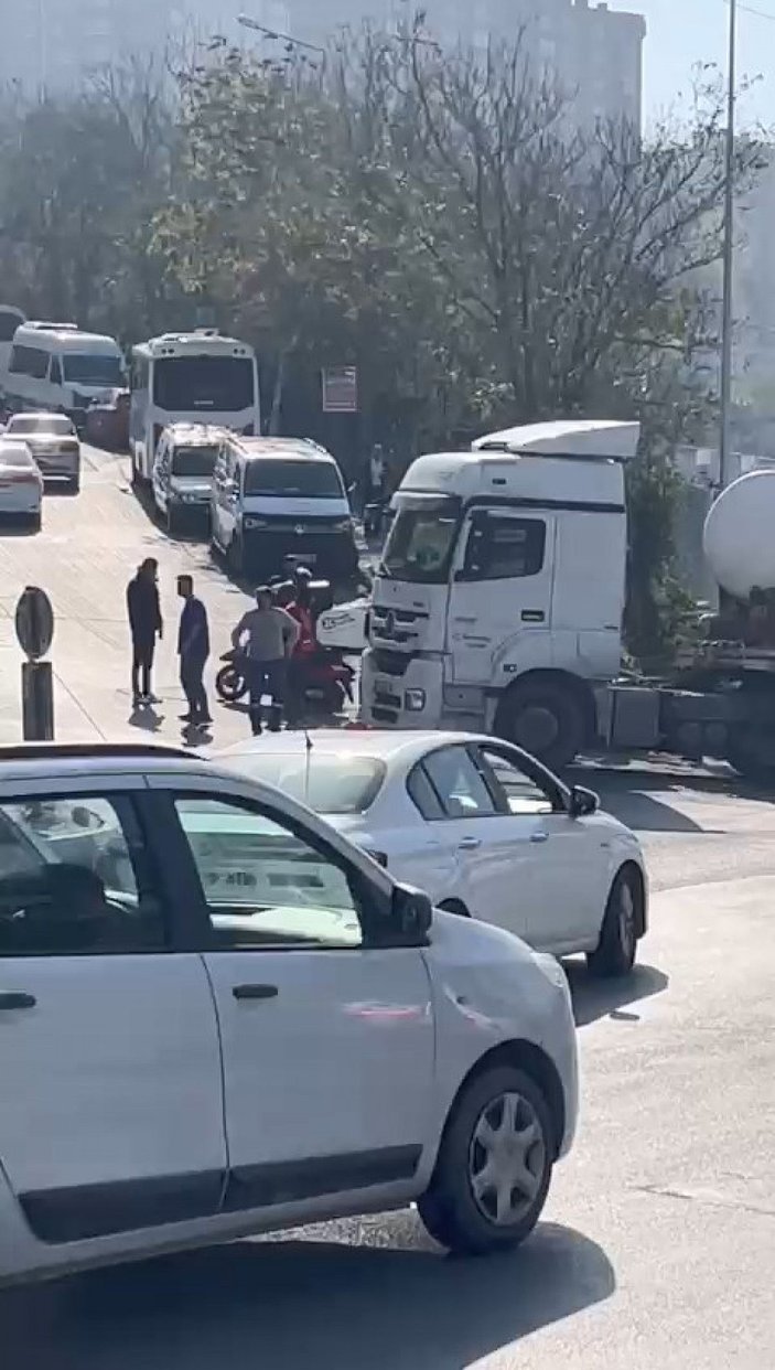 Sarıyer'de TIR'ın altında kalan motosikletli kurye öldü -6