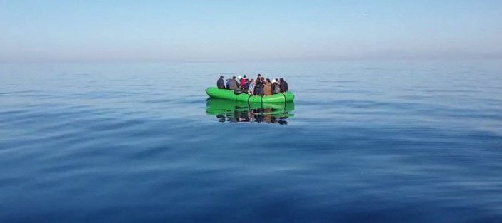 34 kaçak göçmen, balıkçı kardeşlerin dikkati sayesinde kurtarıldı -1