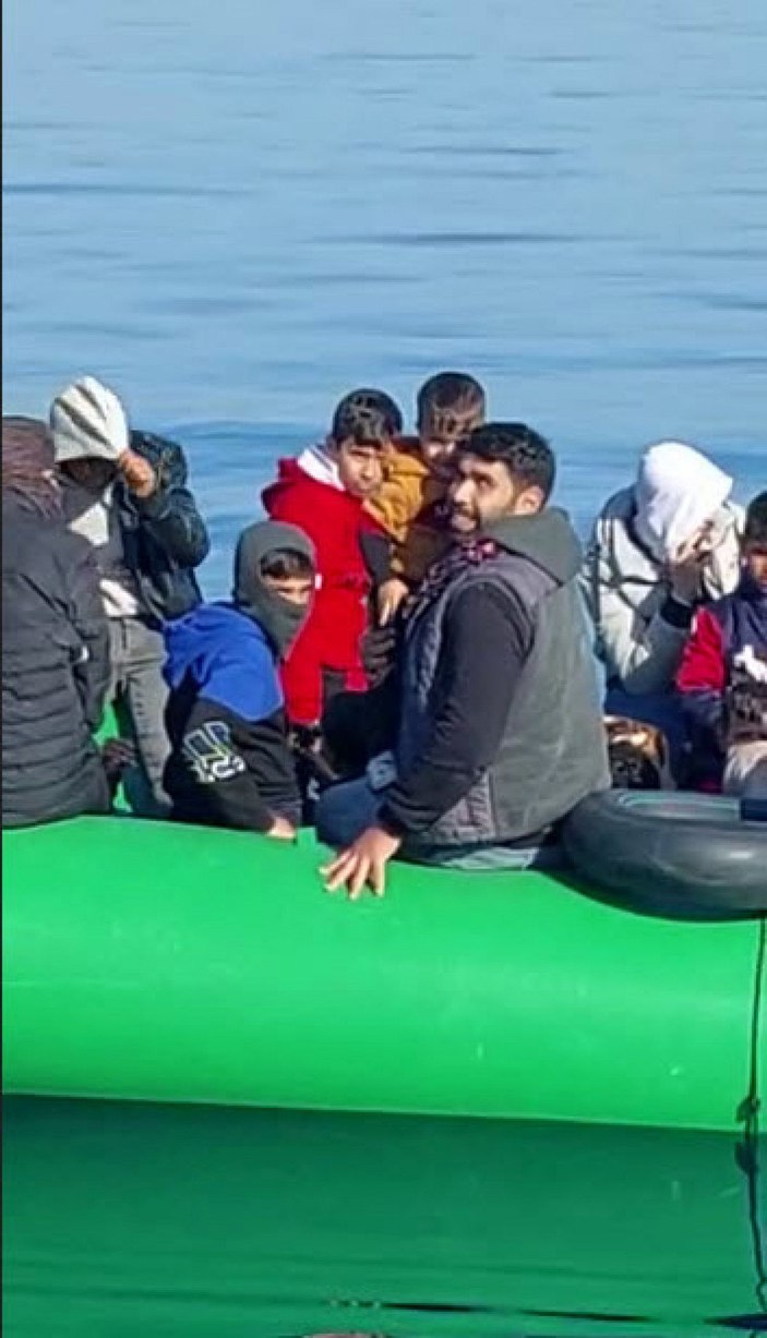 34 kaçak göçmen, balıkçı kardeşlerin dikkati sayesinde kurtarıldı -2