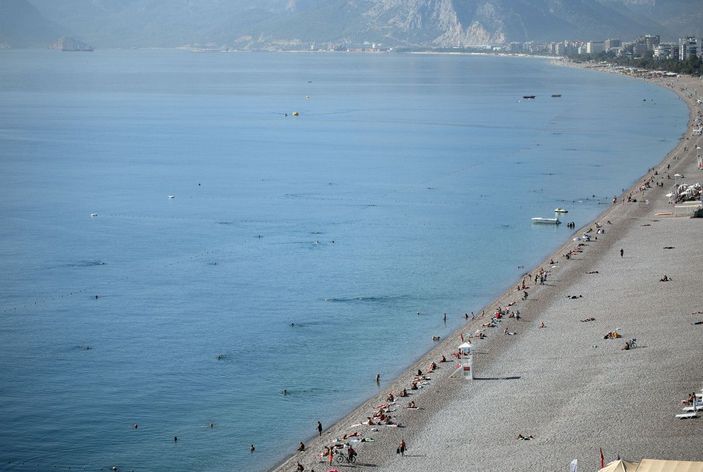d Antalya'da turistler 24 derece su sıcaklığında denize girdi -3