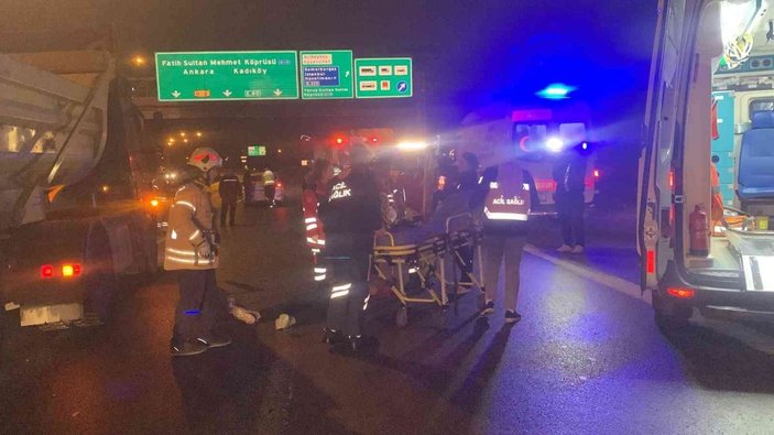 TEM’de şakalaşan motosiklet sürücüleri kazada ağır yaralandı