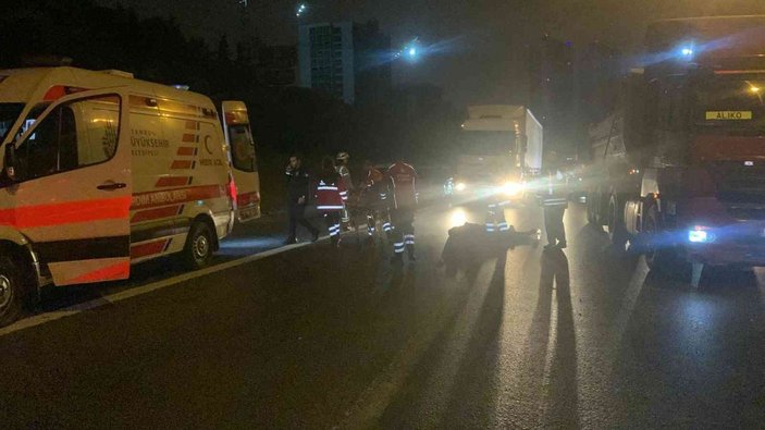 TEM’de şakalaşan motosiklet sürücüleri kazada ağır yaralandı