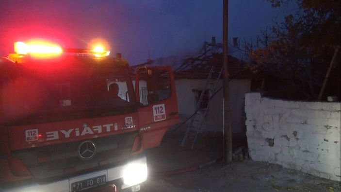 Çocukların evde yaktığı ateş yangın çıkardı -2