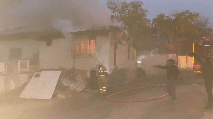 Çocukların evde yaktığı ateş yangın çıkardı -5