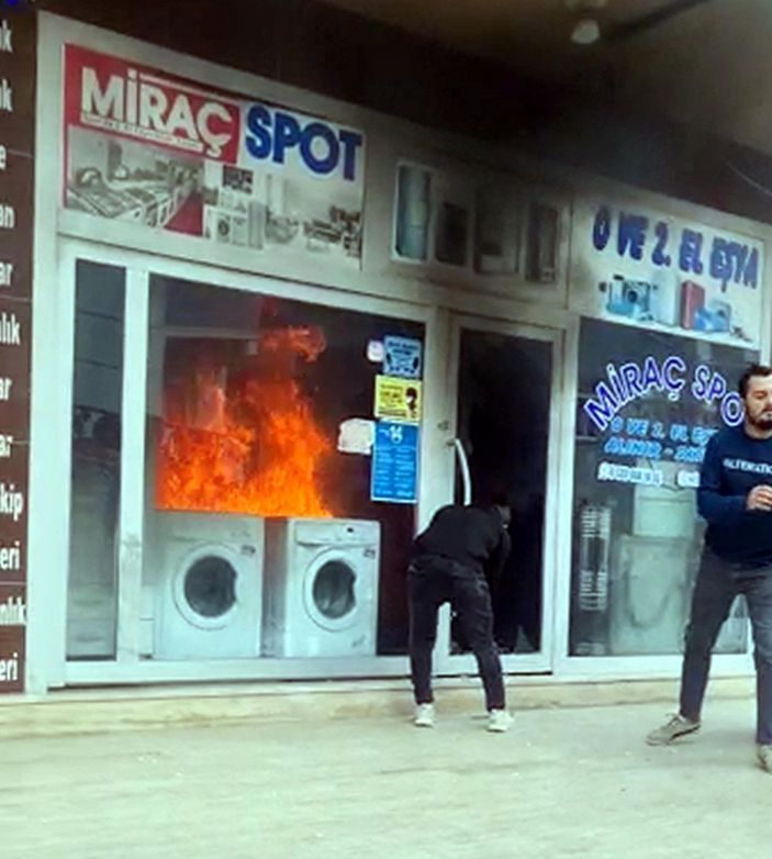 d Anne, kızını kaçıranın çalıştığı iş yerini ateşe verdi -1