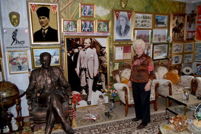 Evindeki bütün saatler 09.05’i gösteriyor -9