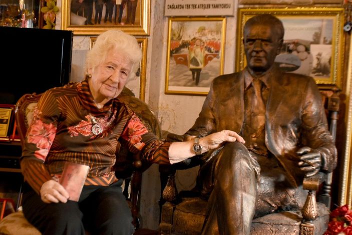 d Evindeki bütün saatler 09.05’i gösteriyor -4