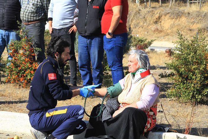 Manisa'da otomobiller çarpıştı: 1'i ağır 4 yaralı -3