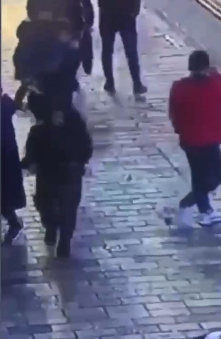 İstiklal Caddesi'nde şüpheli kadının kaçış anı kamerada -3