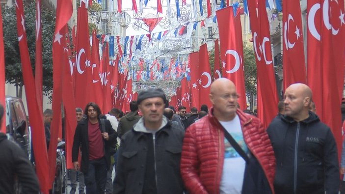 İstiklal Caddesi Türk bayraklarıyla donatıldı -4
