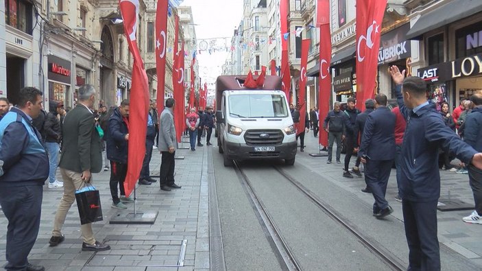 İstiklal Caddesi Türk bayraklarıyla donatıldı -5