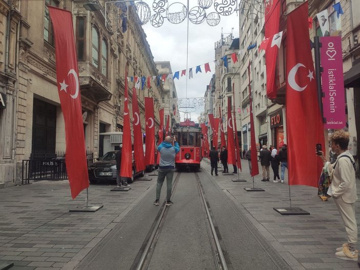İstiklal Caddesi Türk bayraklarıyla donatıldı -3